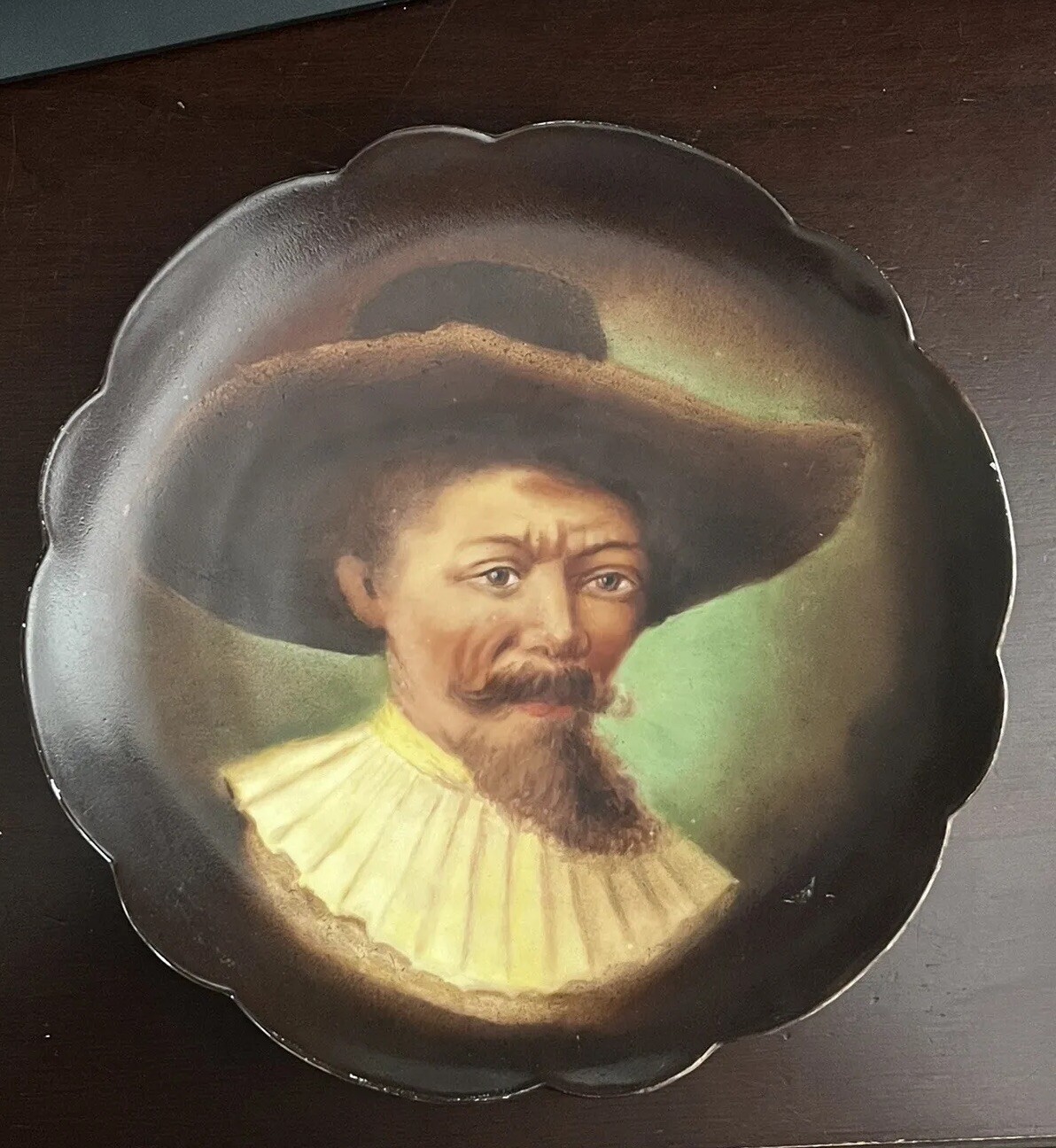 ANTIQUE LIMOGES HAND PAINTED CAVALIER MAN PORTRAIT PLATE ARTIST SIGNED 1900