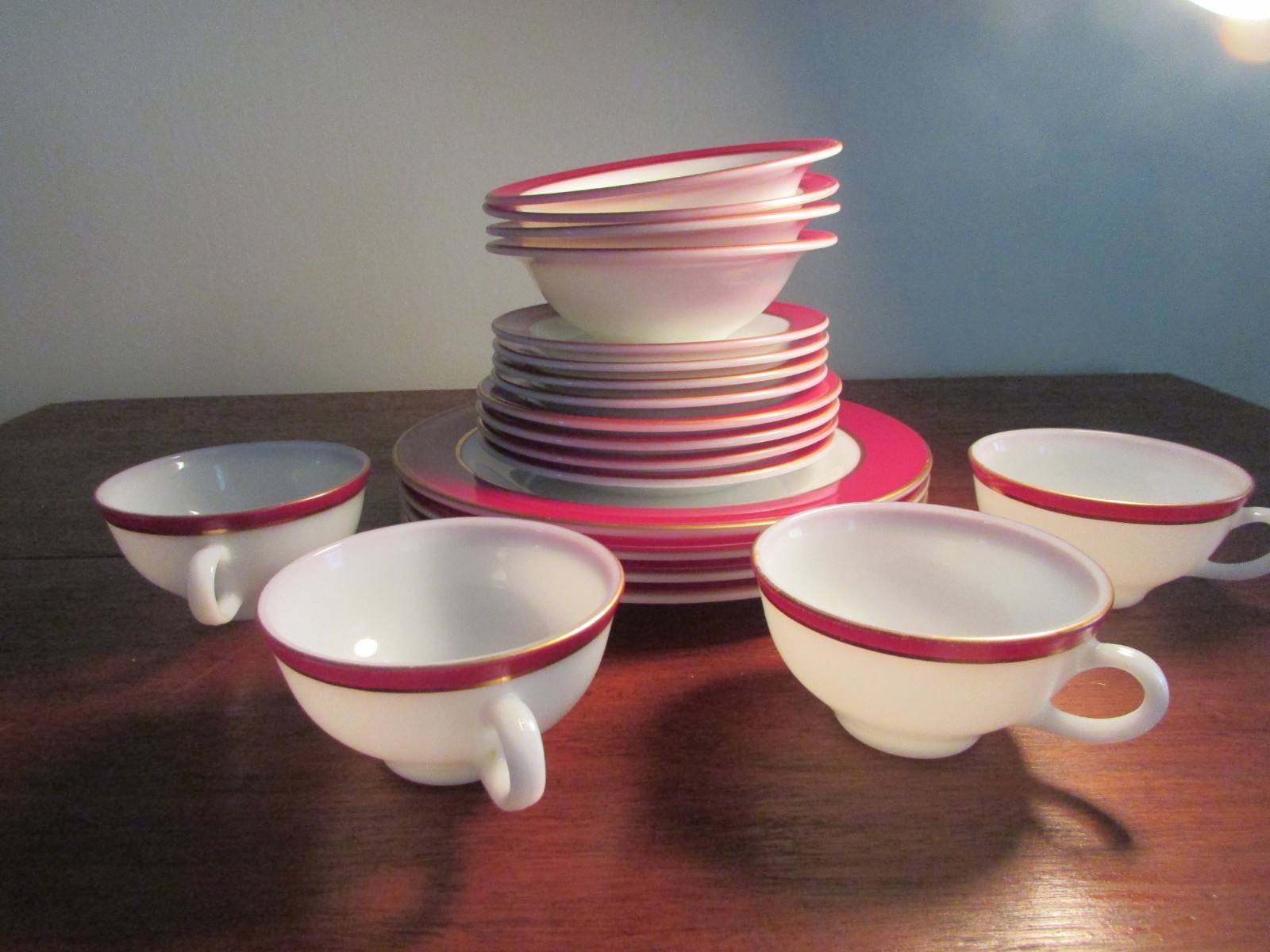 Vtg 1950\'s Pyrex Red/Maroon Band Gold Trim 20 pc Luncheon Dish Set lot Milk Glas