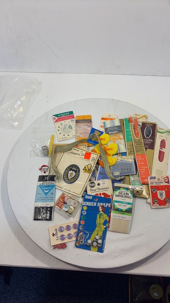 Vintage Sewing Notions Lot