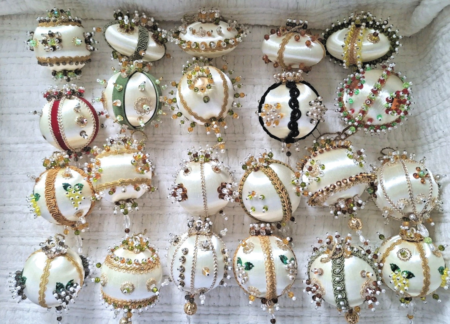 22 Vintage Beaded Sequin Christmas Tree Ornaments Push Pin Handmade 22 Vintage Beaded Sequin Christmas Tree Ornaments Push Pin Handmade