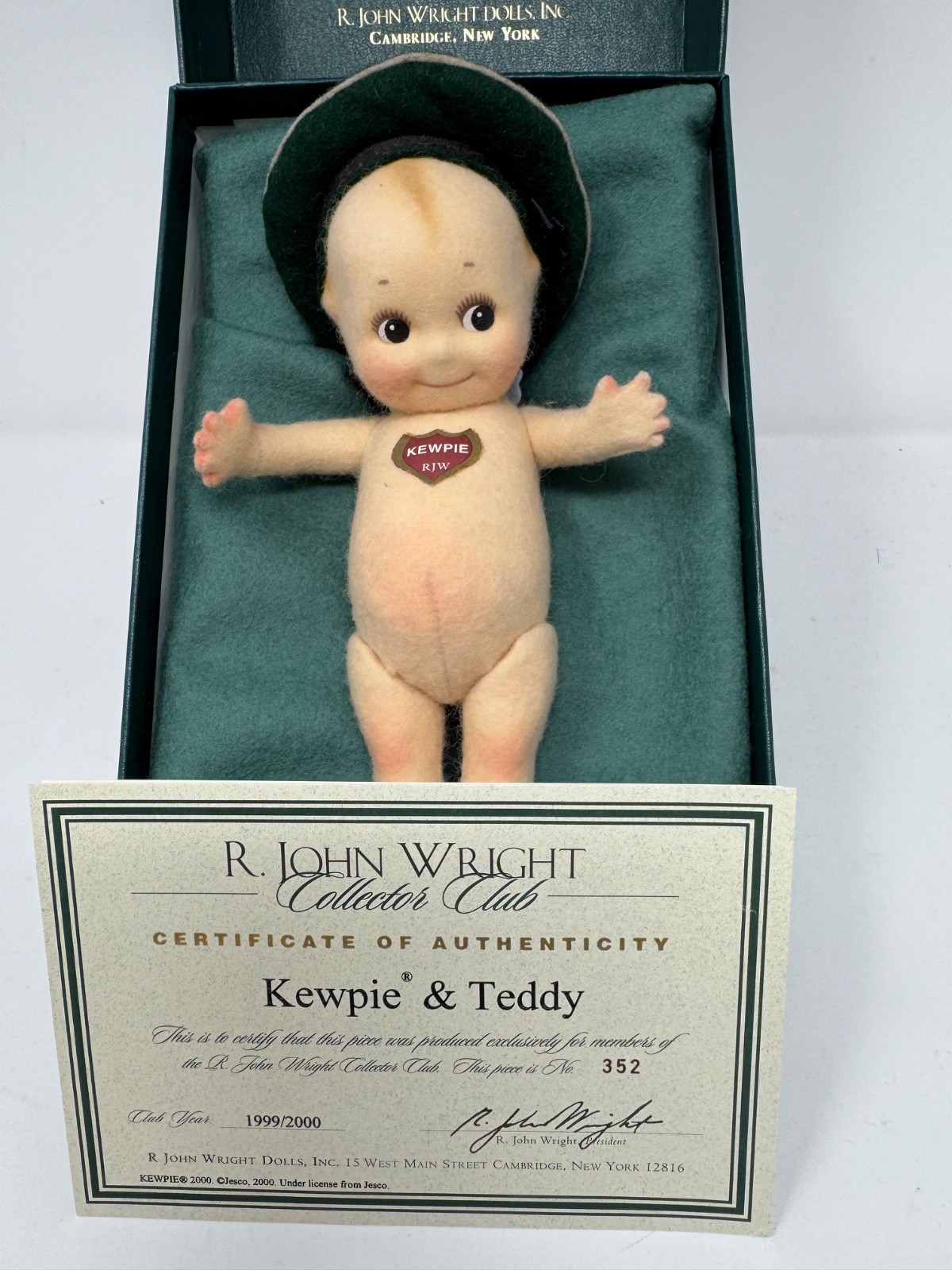 R. John Wright 1999/2000 Kewpie Doll RJW Club Hat LE #352 COA Box (No Teddy) R. John Wright 1999/2000 Kewpie Doll RJW Club Hat LE #352 COA Box (No Teddy)