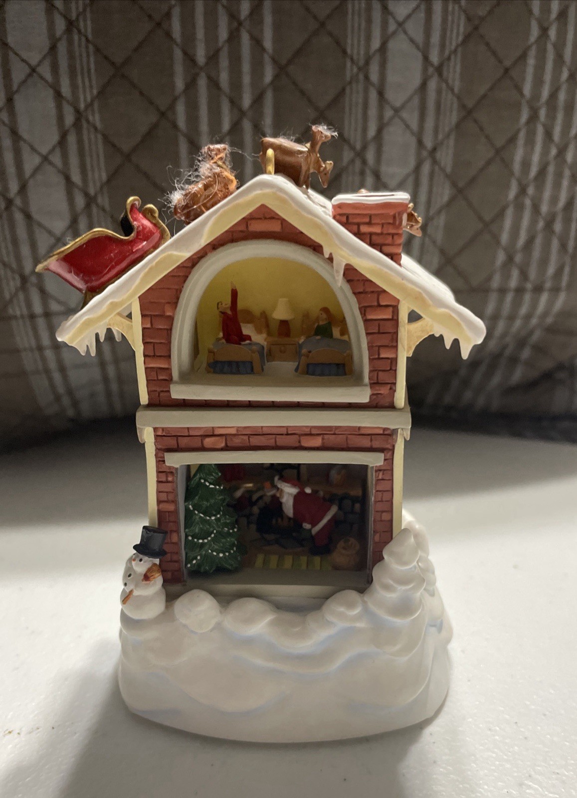 Hallmark Keepsake 2005 \'It\'s Christmas Eve\' Ornament Club Exclusive Works