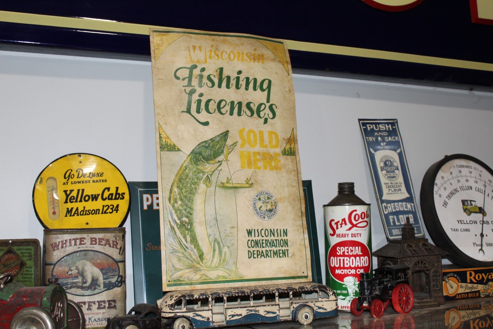 RARE 1950s WISCONSIN FISHING LICENSE SOLD HERE BAIT TACKLE SHOP SIGN MUSKY FISH