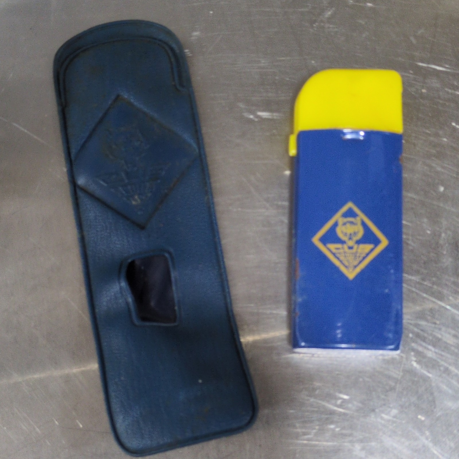 Cub Scouts Blue Yellow Collectible Flashlight with Comb/Pen Case Cub Scouts Blue Yellow Collectible Flashlight with Comb/Pen Case
