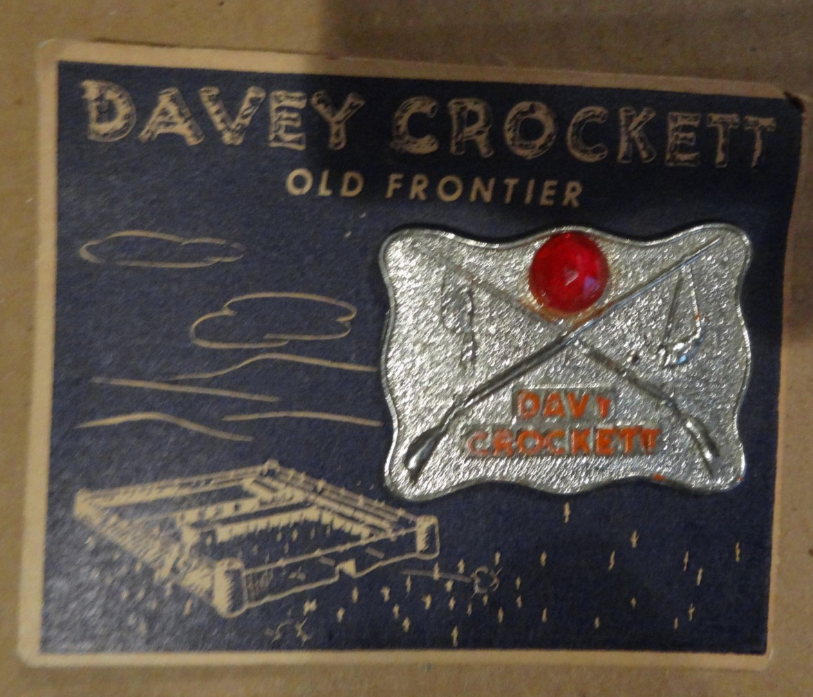 VINTAGE DAVEY CROCKETT PIN  DAVY On Card Original