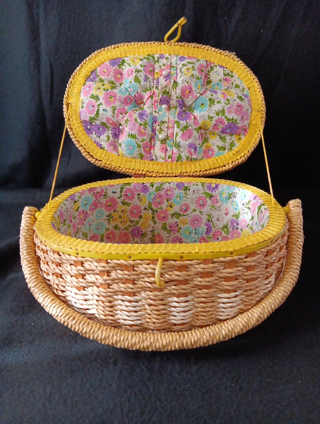 Wicker, Plastic, Wood Oval Beige  Floral Lining Sewing Basket VTG Nostalgia 