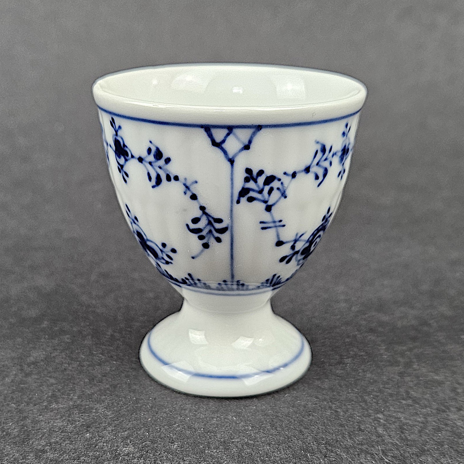 20TH CENTURY ROYAL COPENHAGEN BLUE FLUTED PLAIN EGG CUP PORCELAIN