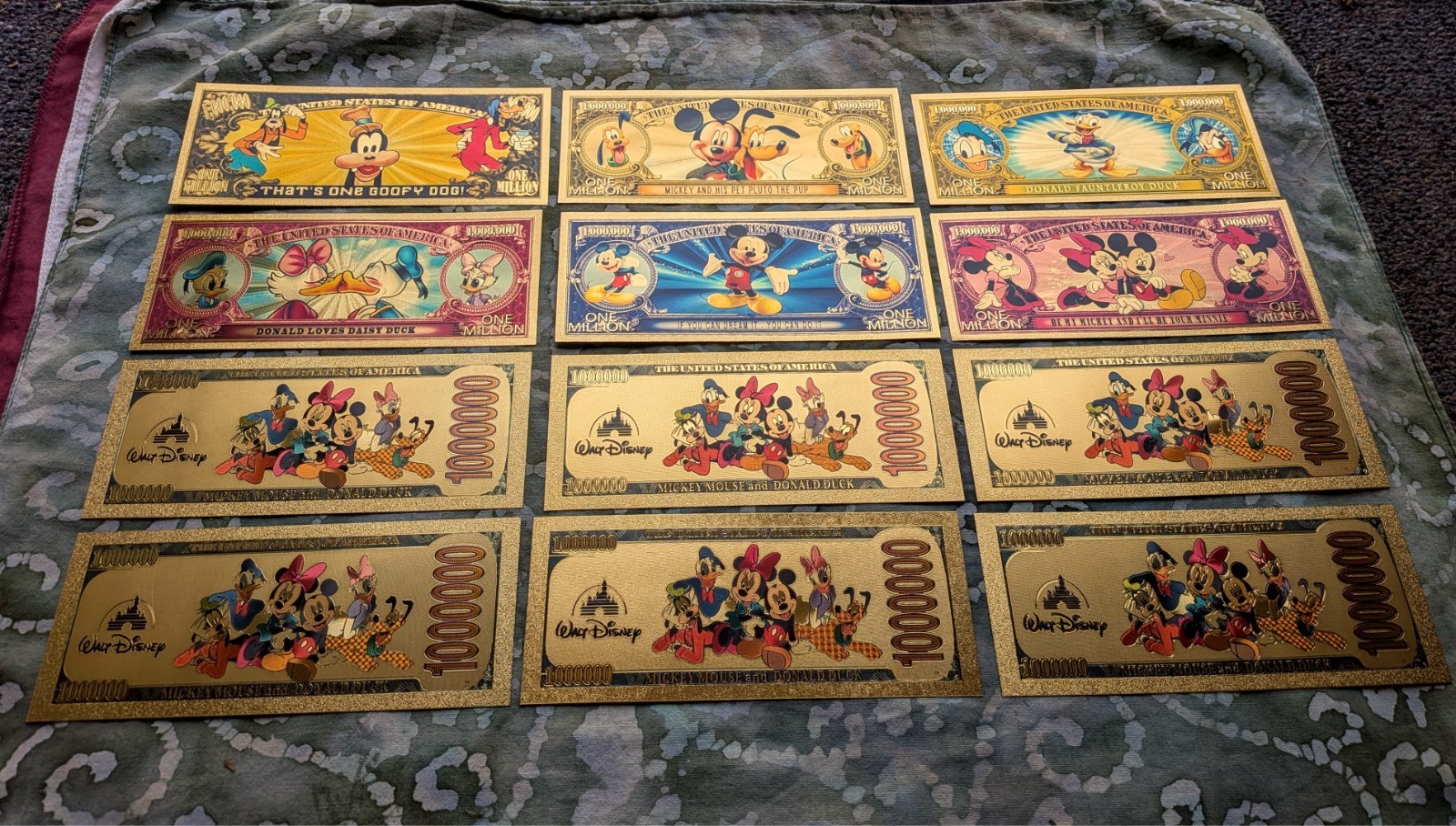 12 Pc 24k Gold Foil Plated Disney Mickey Mouse Collectible Banknote Set. Mint