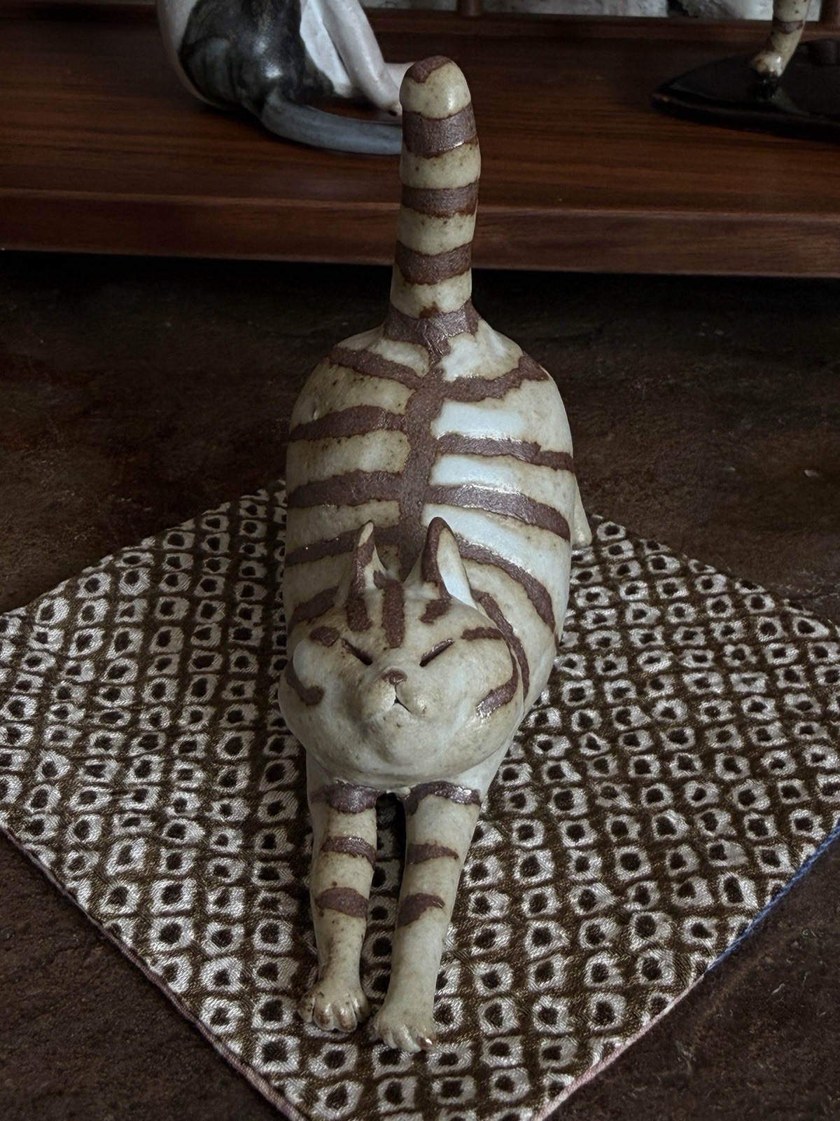 Handmade Striped Stretching Cat Figurine Clay Sculpture Cream & Brown
