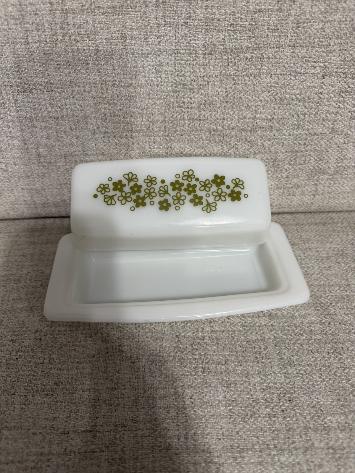 VTG 70’s - PYREX SPRING BLOSSOM CRAZY DAISY GREEN 7” BUTTER DISH W/LID