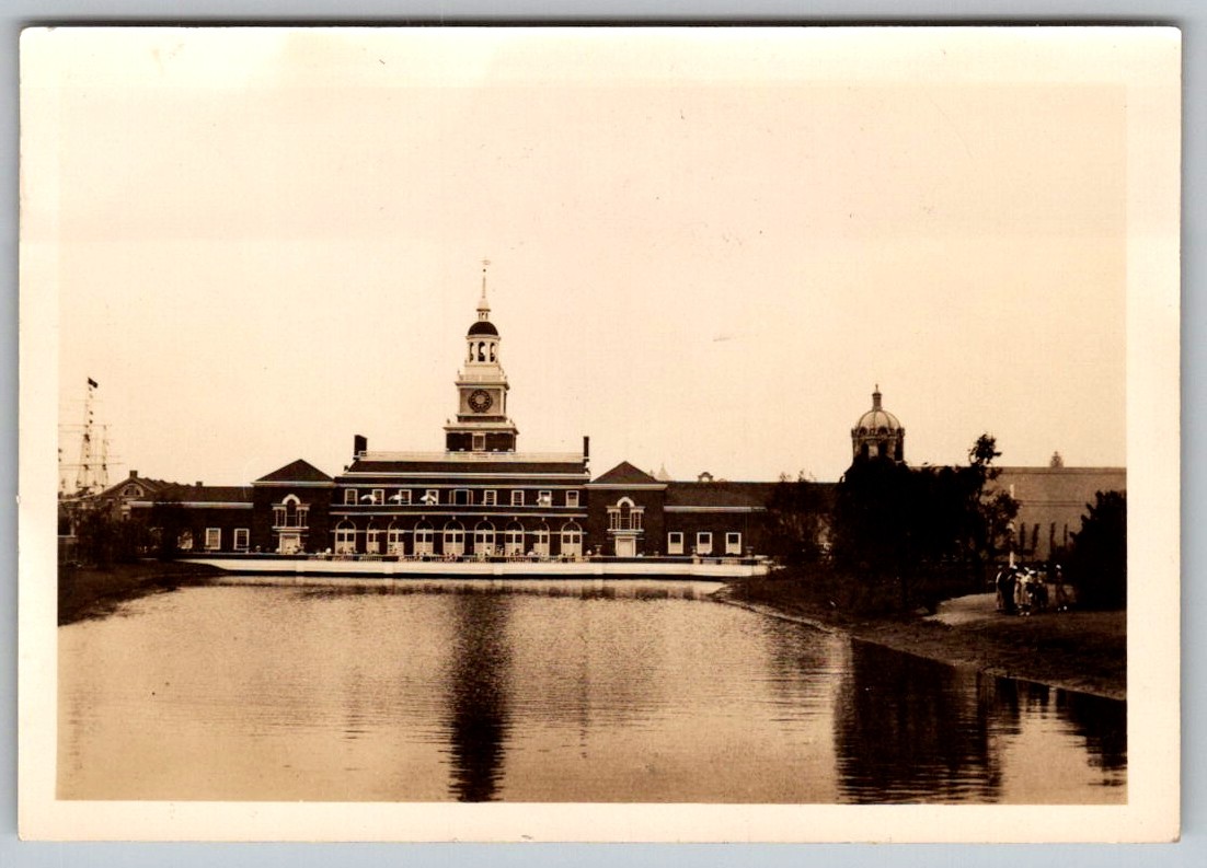 Vtg B&W Snapshot Group Visiting Henry Ford Museum Independence Hall Pond 1930s