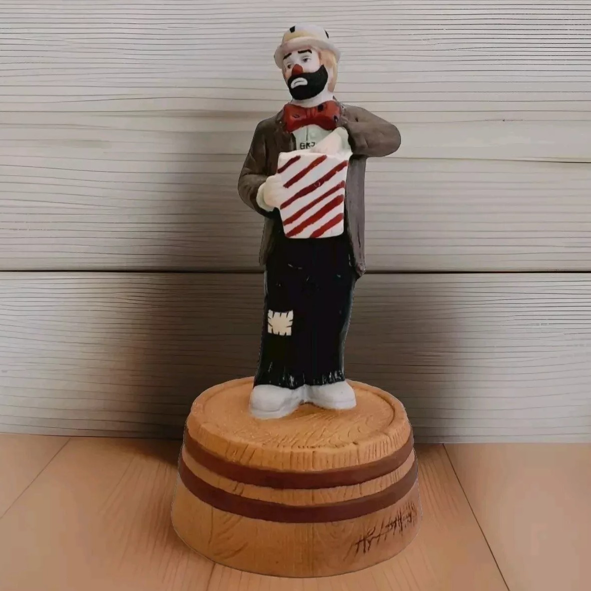 EKJ Musical Figurine Emmett Kelly, Jr. Sad Clown Vintage 80\'s-90\'s