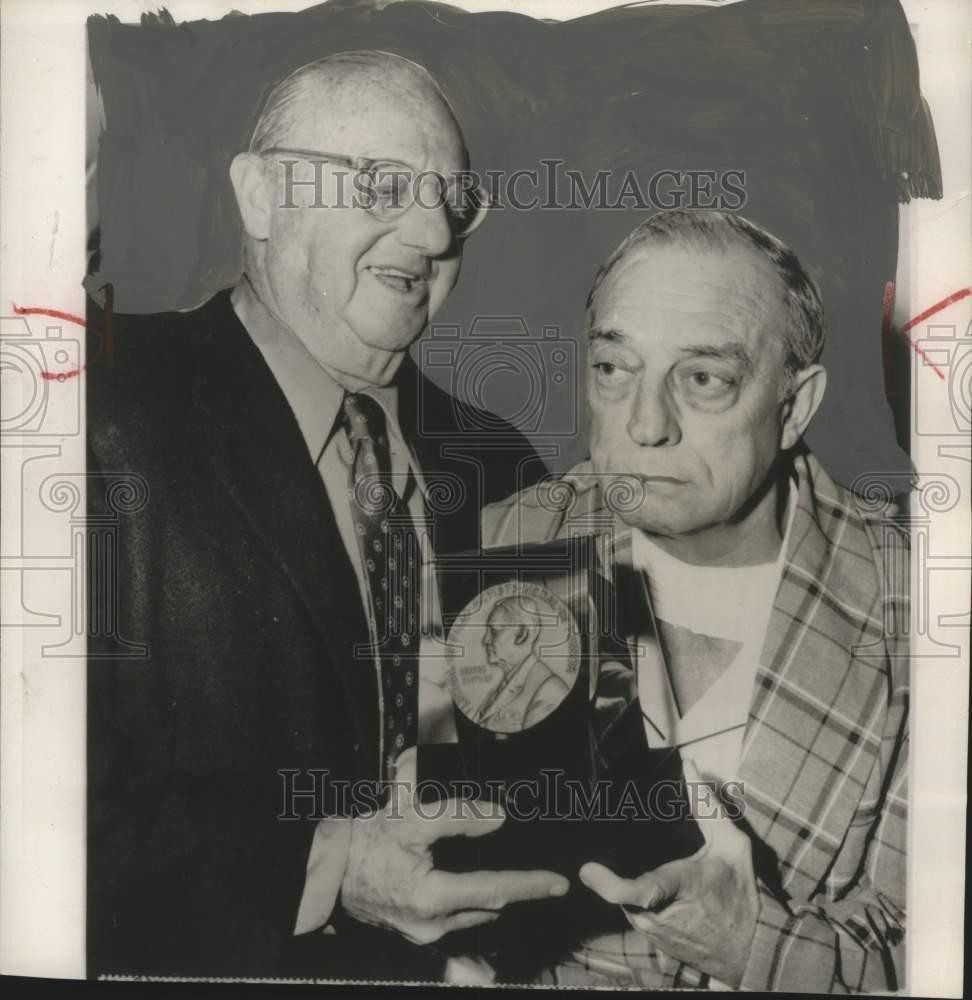 1955 Press Photo Comedian Buster Keaton receives a \ 1955 Press Photo Comedian Buster Keaton receives a \