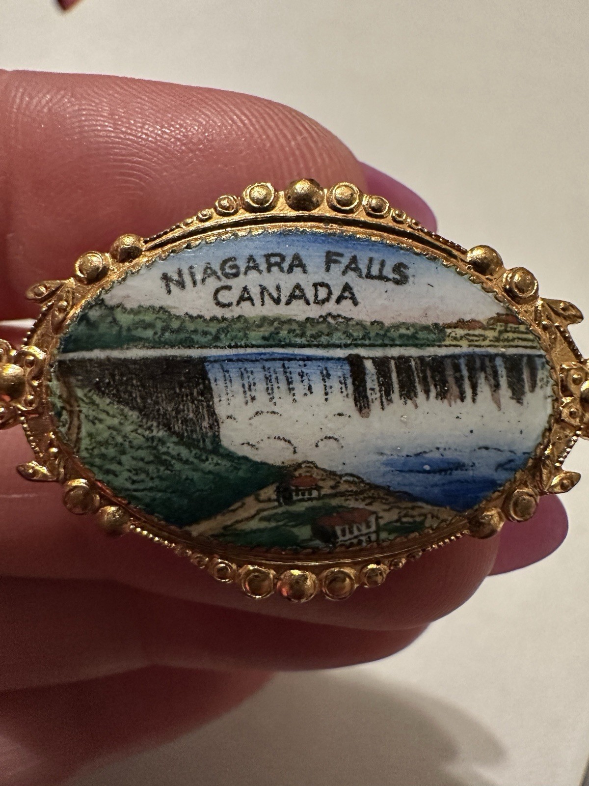 Vintage Hand Painted Niagra Falls Souvenir Pin