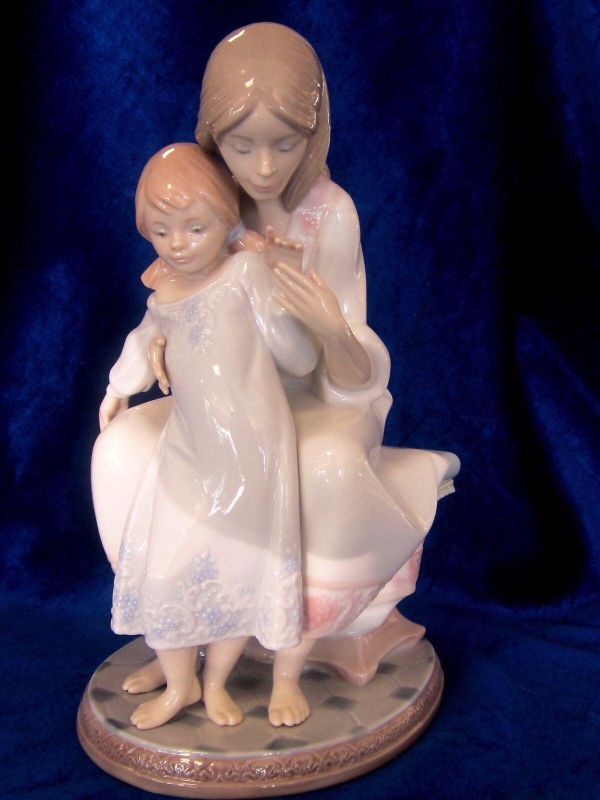 Lladro Loving Mother - New in box