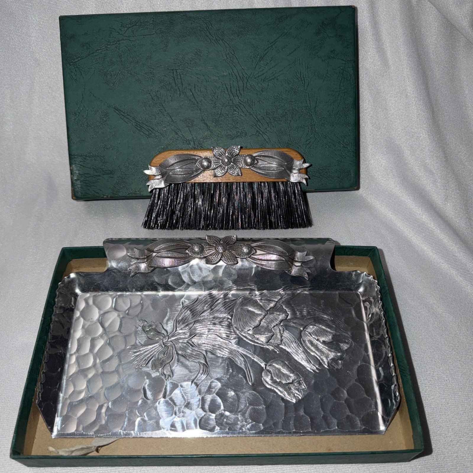 Rodney Kent Creations Hammered Aluminum Silent Butler Crumb Tray & Brush #444