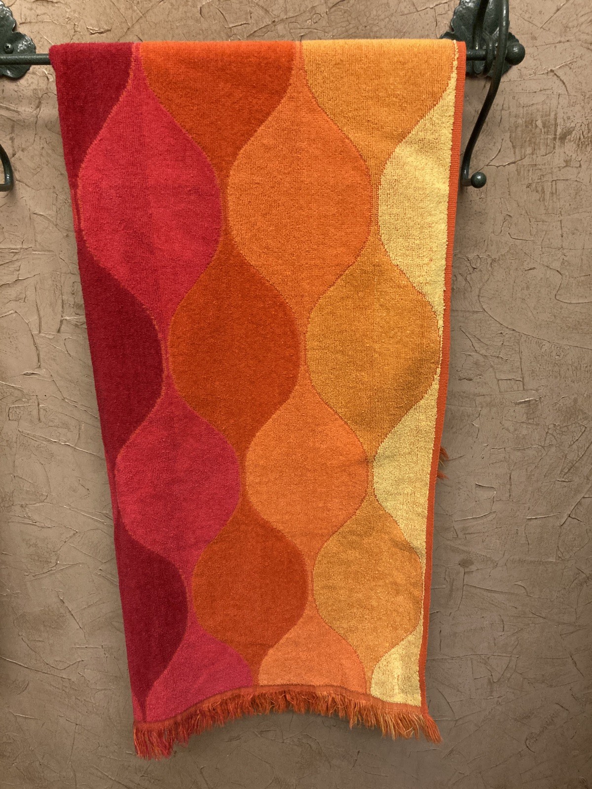 Vintage Cannon Seven Seas Royal Family Bath Towel Fringe Red Yellow 25” x 42”