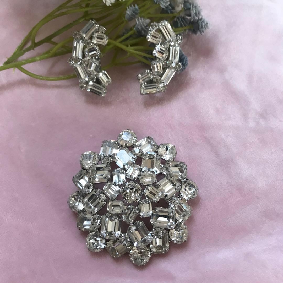 WEISS Vintage Silver-tone Rhinestone Flower Brooch & Earrings Set Used