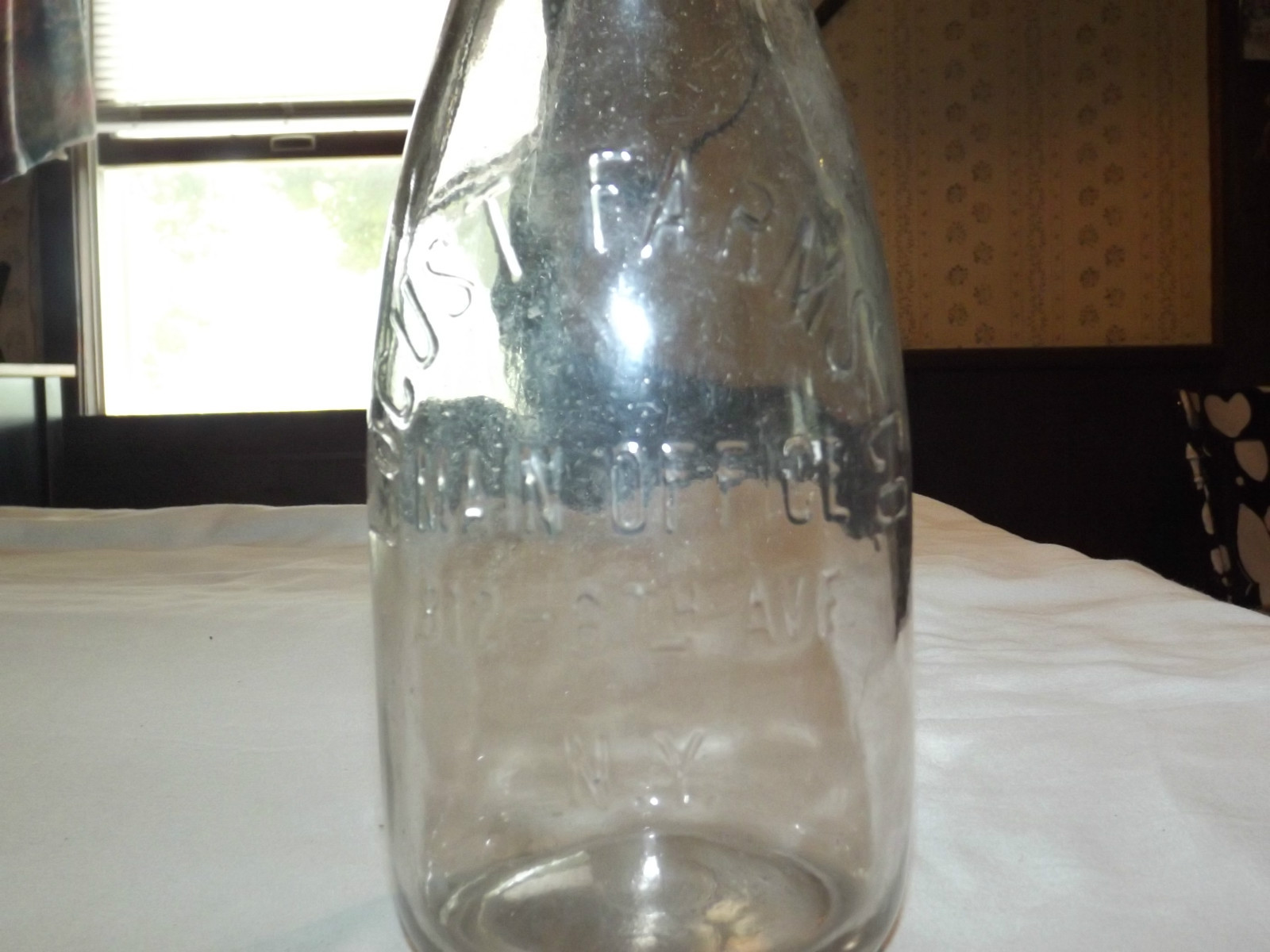 VINTAGE   1930-40S LOCUST FARMS 6TH AVE  NYC NY  EMBOSSED 1 QUART MILK BOTTLE