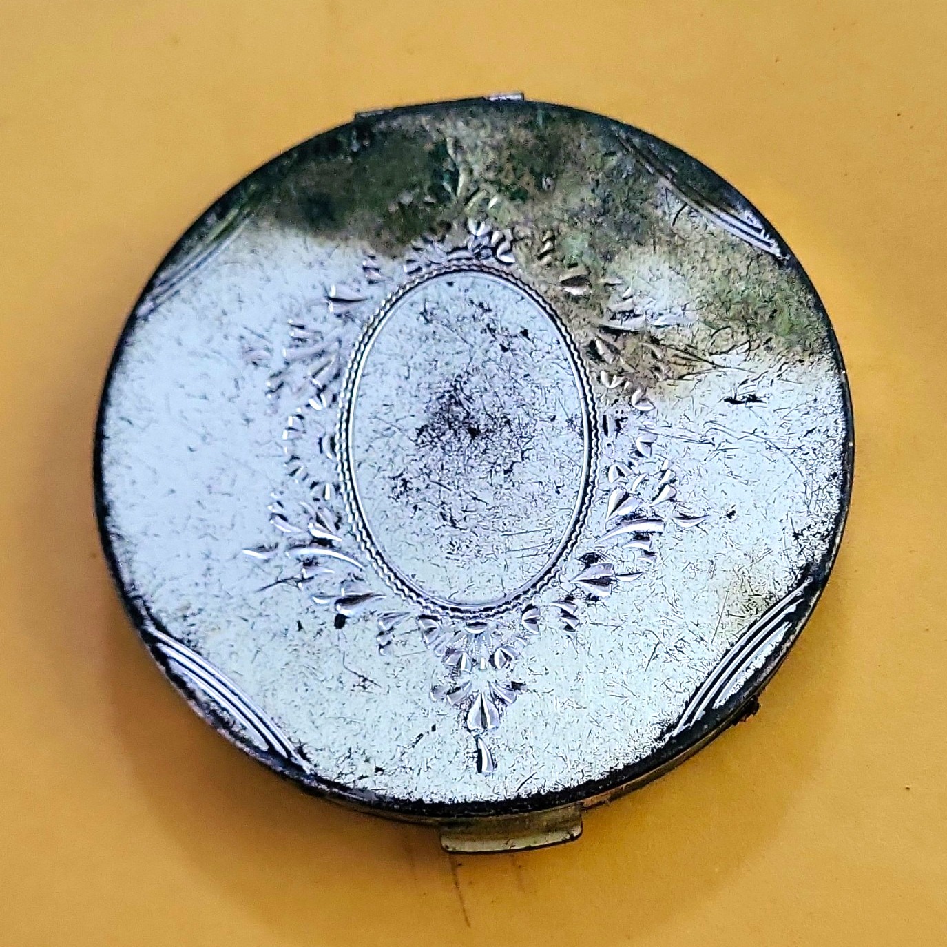 Vintage Silver Tone Round Metal Powder Compact w/ Puff & Mirror