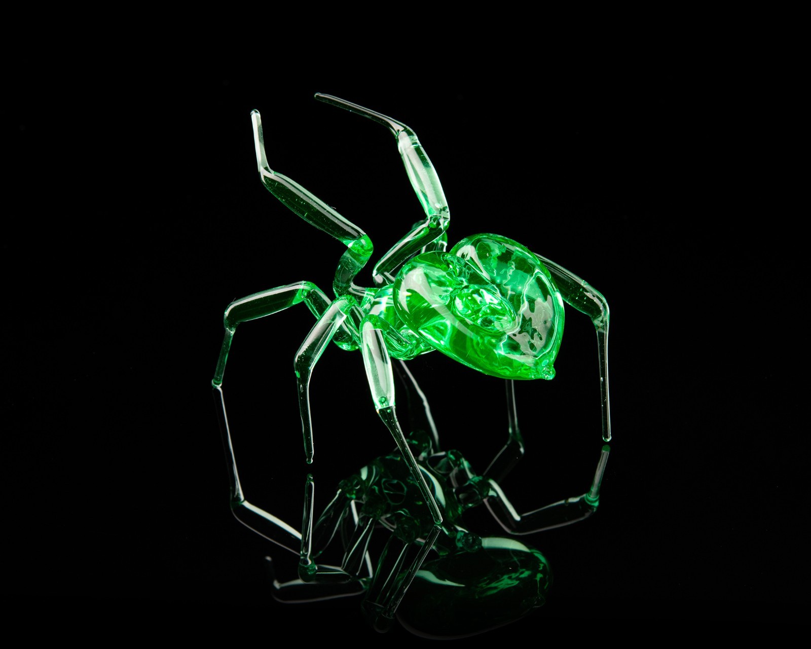 Deep Green Yellow Uranium Glass Spider Figurine – Miniature Insect – Sci-Fi Glow