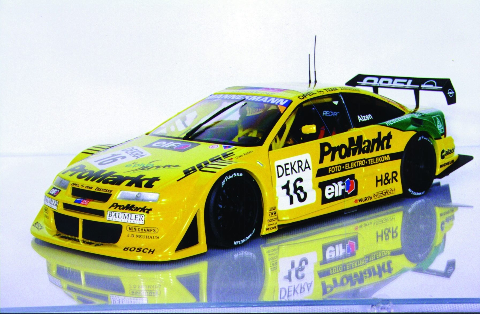 1:18 UT Models Opel Calibra '96 #16 Alzen 'Zakspeed ProMarkt'