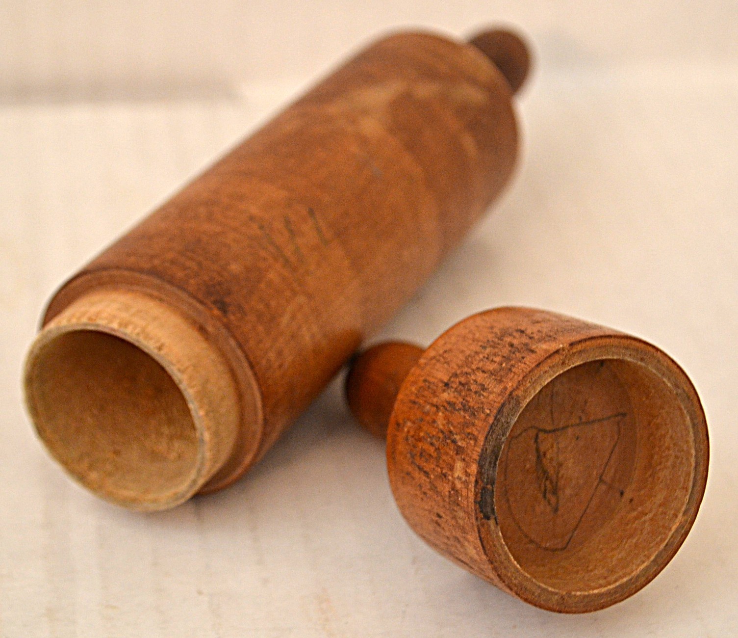 Vintage NEEDLE CASE -- 8\