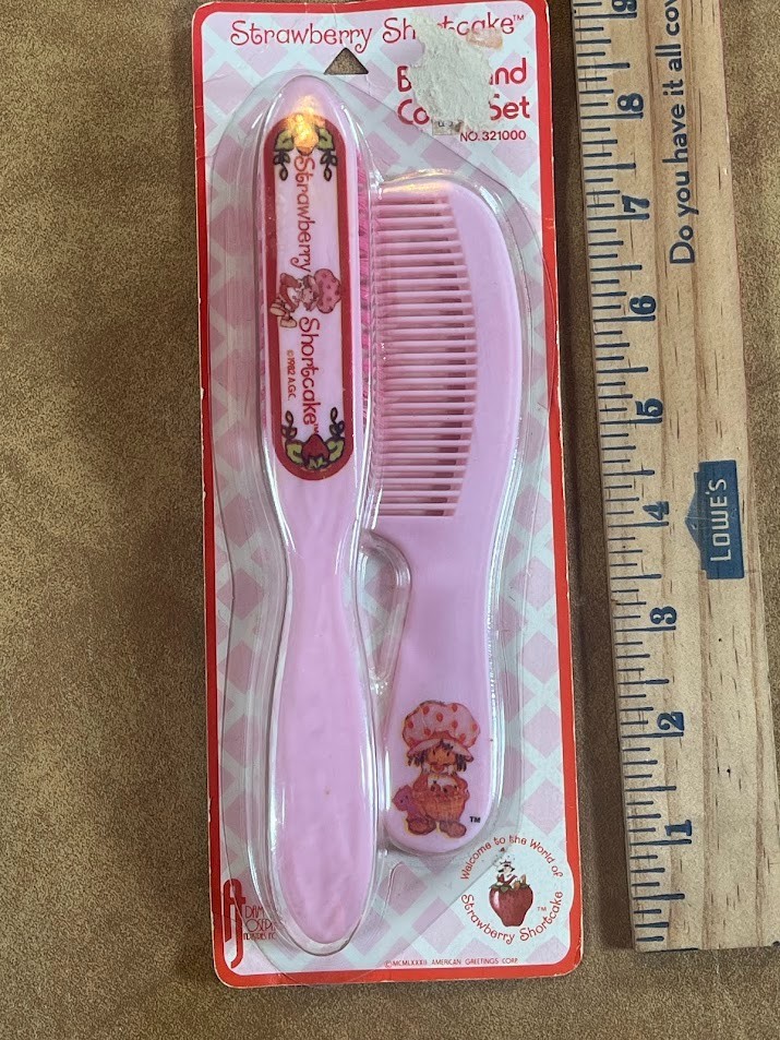 1982 Strawberry Shortcake Brush & Comb Set Sealed Package Adam Joseph