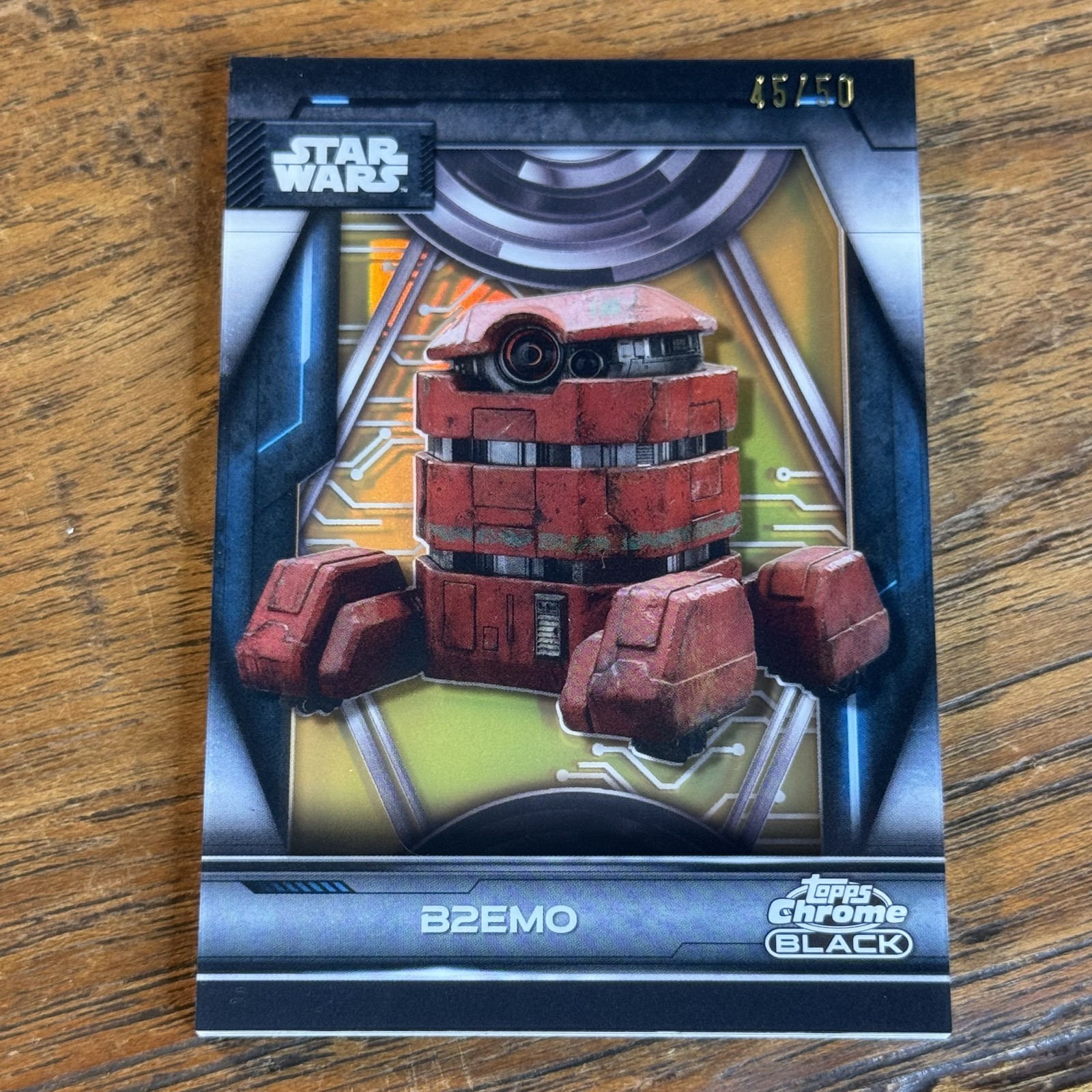 B2EMO 2025 Topps Star Wars Smugglers Outpost GOLD 45/50 Droid Shadowbox #DS-18