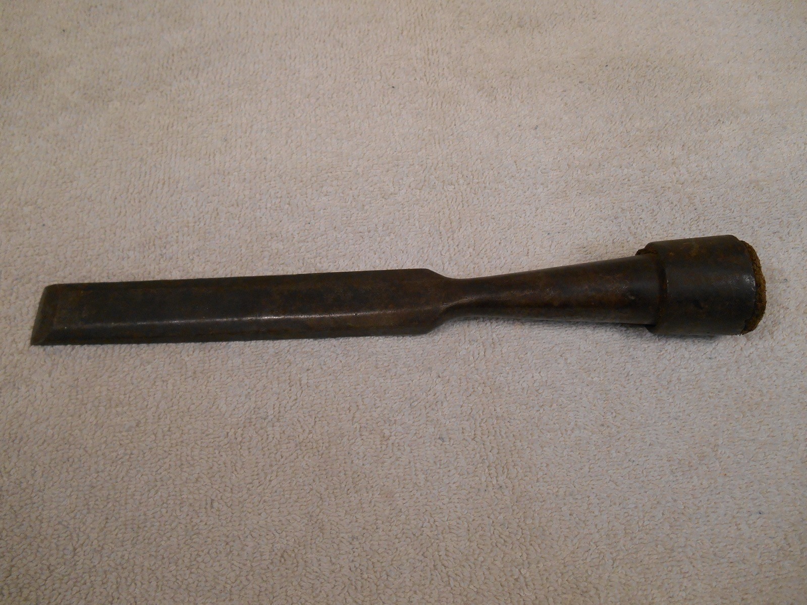 Heavy duty wood chisel by Keen Kutter, 1