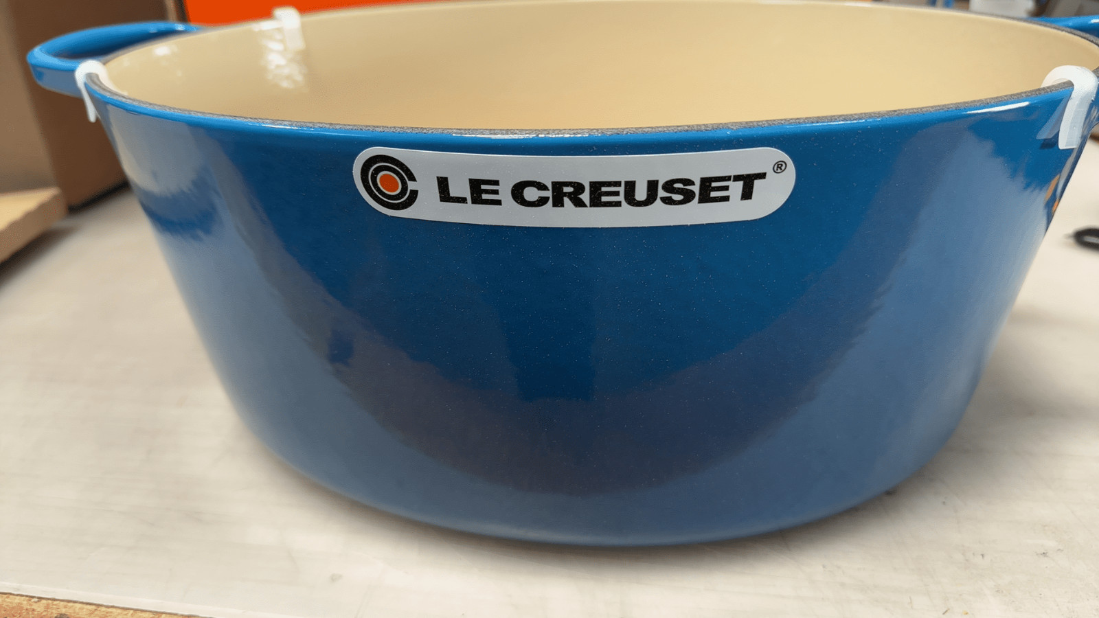 NEW Le Creuset Signature Enameled Cast Iron Oval Dutch Oven 15.5 QT Marseille