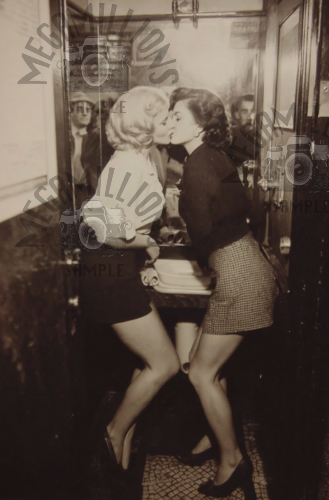 Vintage Photo of Women Kissing - 1920's Pretty Lesbian Couple Girls - 168