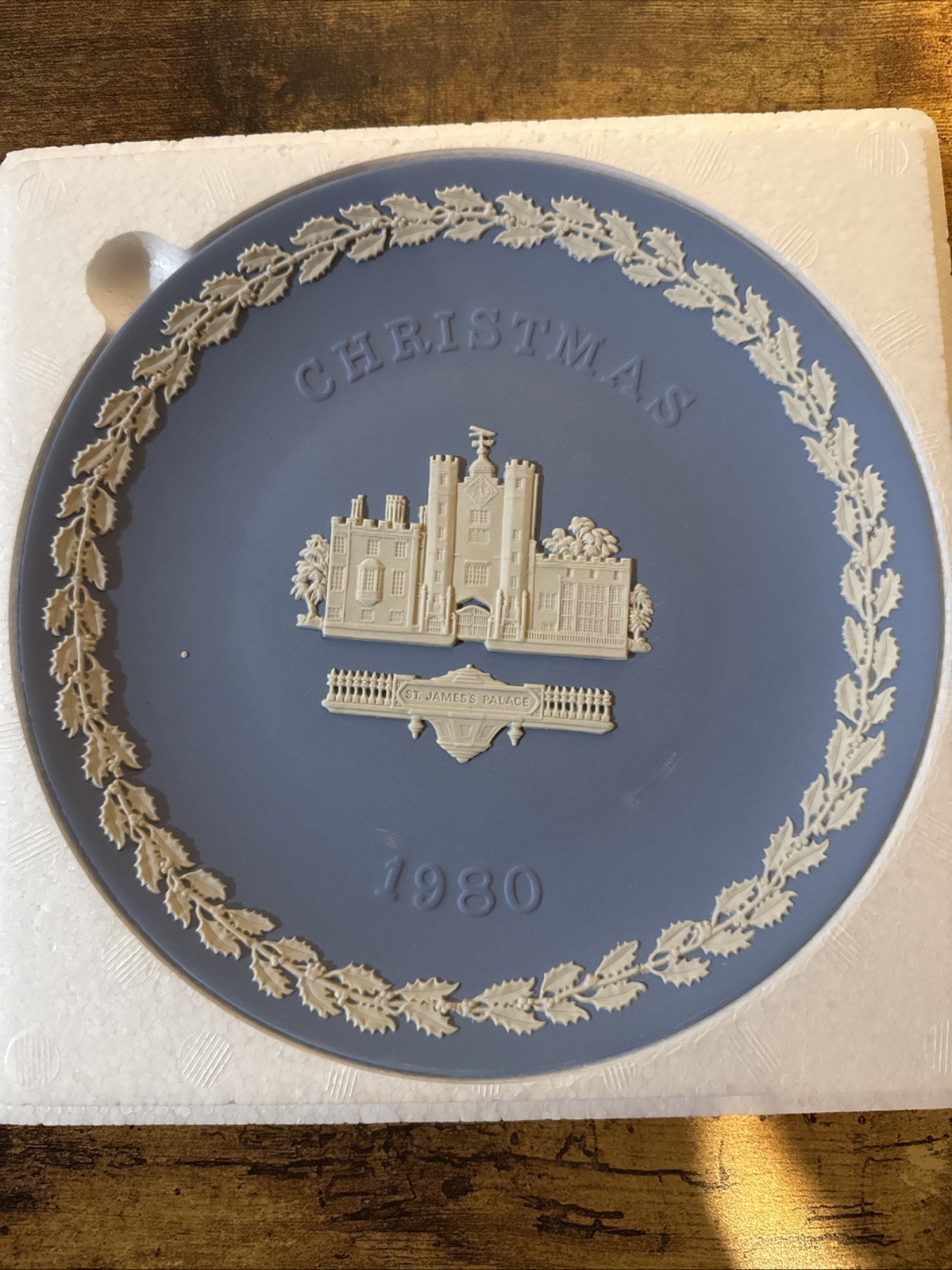 1980 Wedgwood Jasperware Christmas Plate St James\'s Palace 8.25 Box Papers