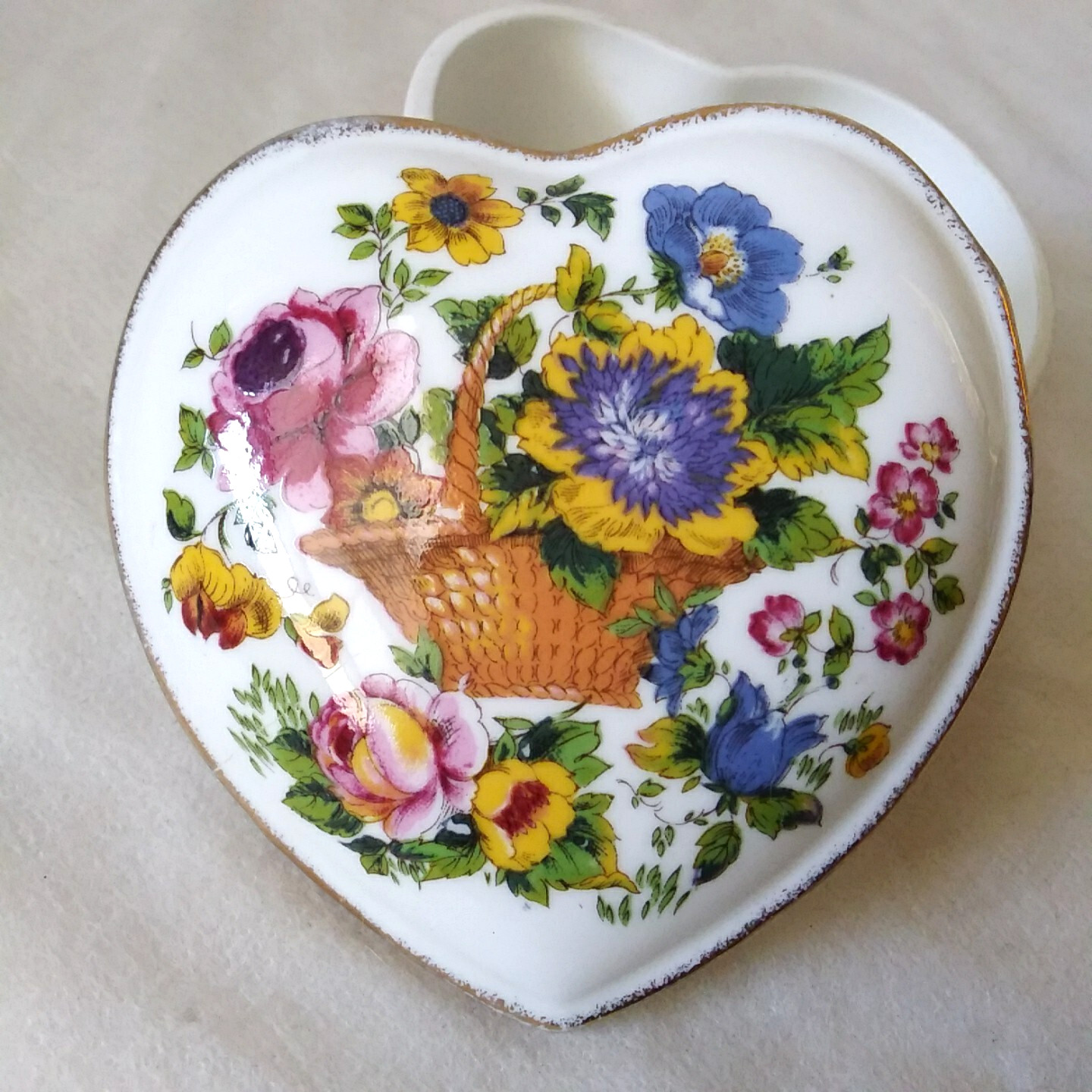 Vintage Enesco Heart Shaped Covered Trinket Box Flower Basket Ceramic 1982 Vintage Enesco Heart Shaped Covered Trinket Box Flower Basket Ceramic 1982