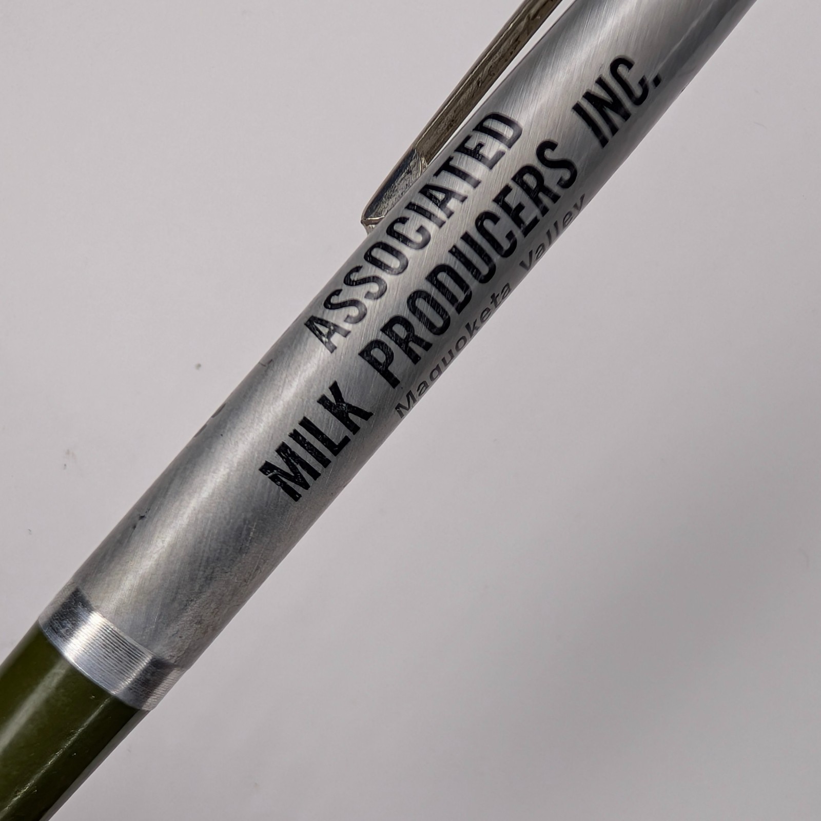 c1970s Arlington Iowa ASSOCIATED MILK PRODUCERS Maquoketa Valley Dairy Pen Cow