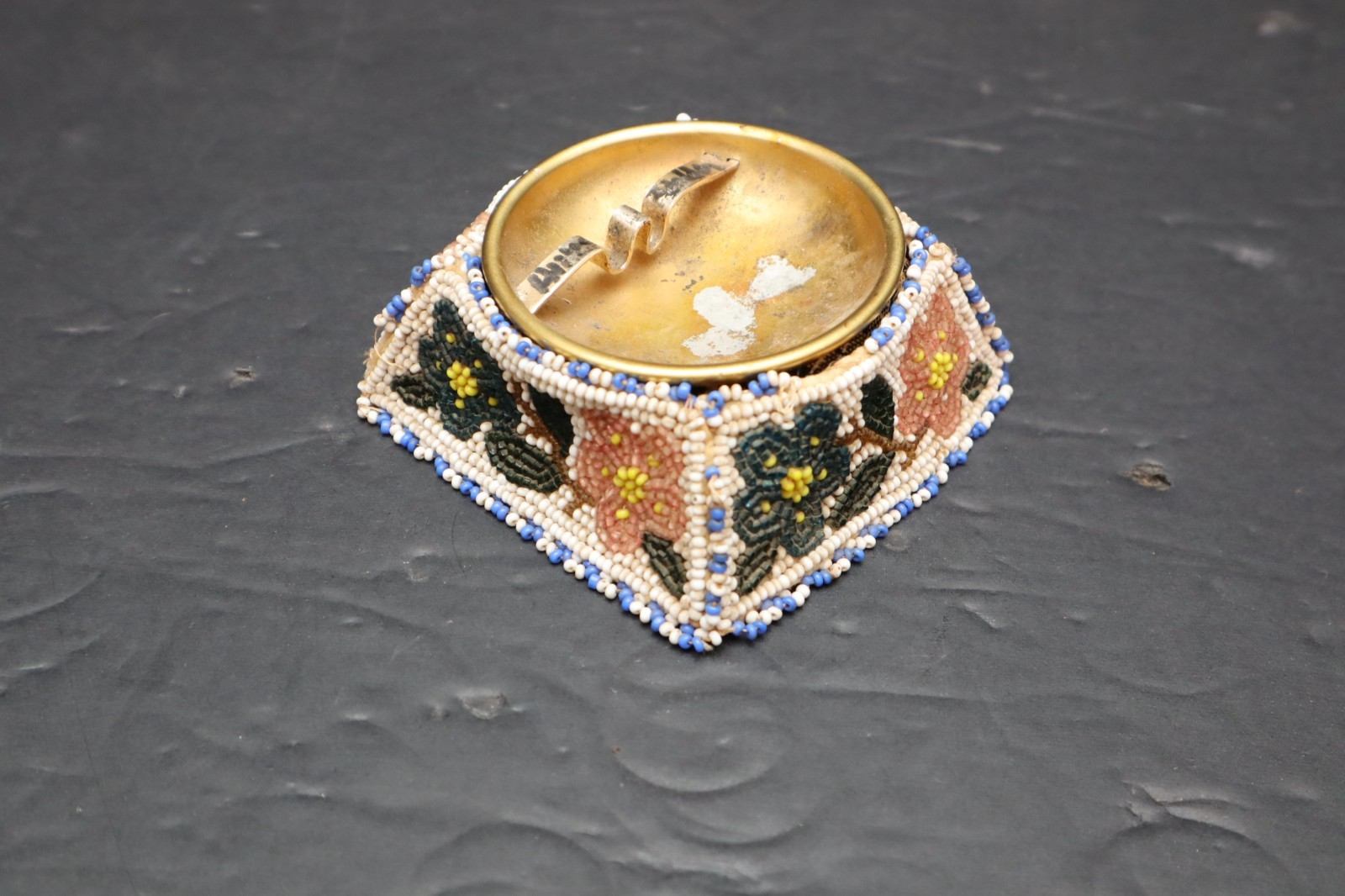 Rare ATQ Plateau Nez Perce Native American Floral Full Beaded Box Ashtray