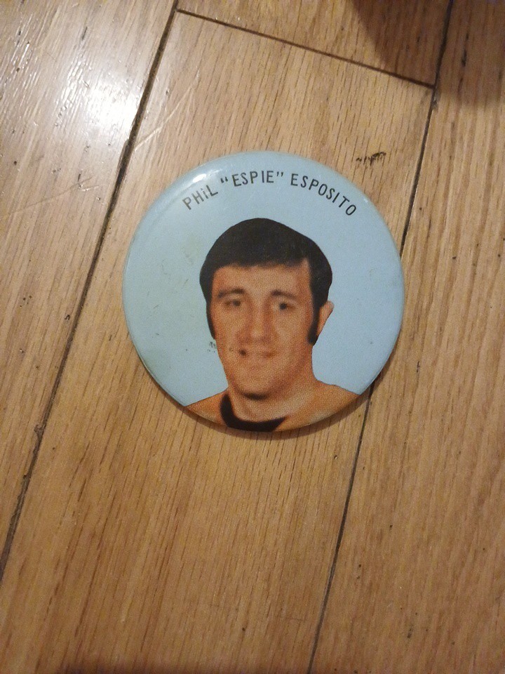 1971-72 Phil Esposito Boston Bruins Pin Back Button Pin Ex-Mt