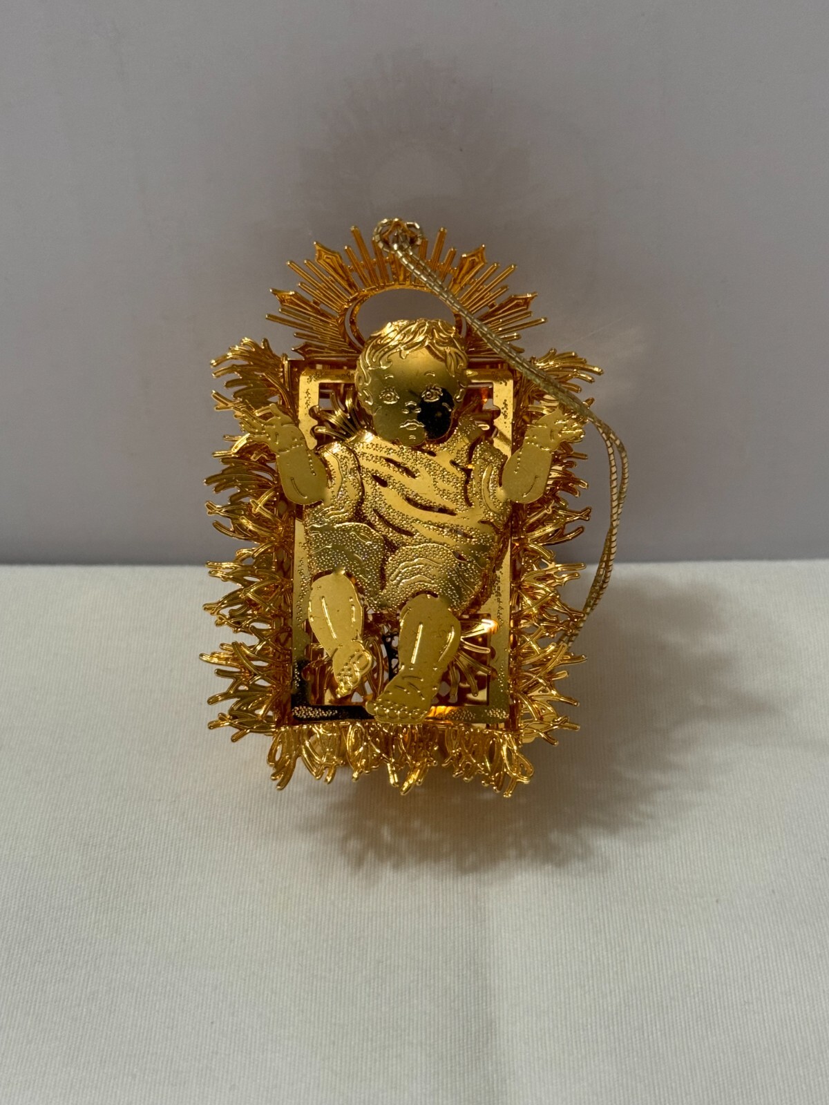 GORGEOUS: Danbury Mint 2004 Baby Jesus Ornament. Last One.