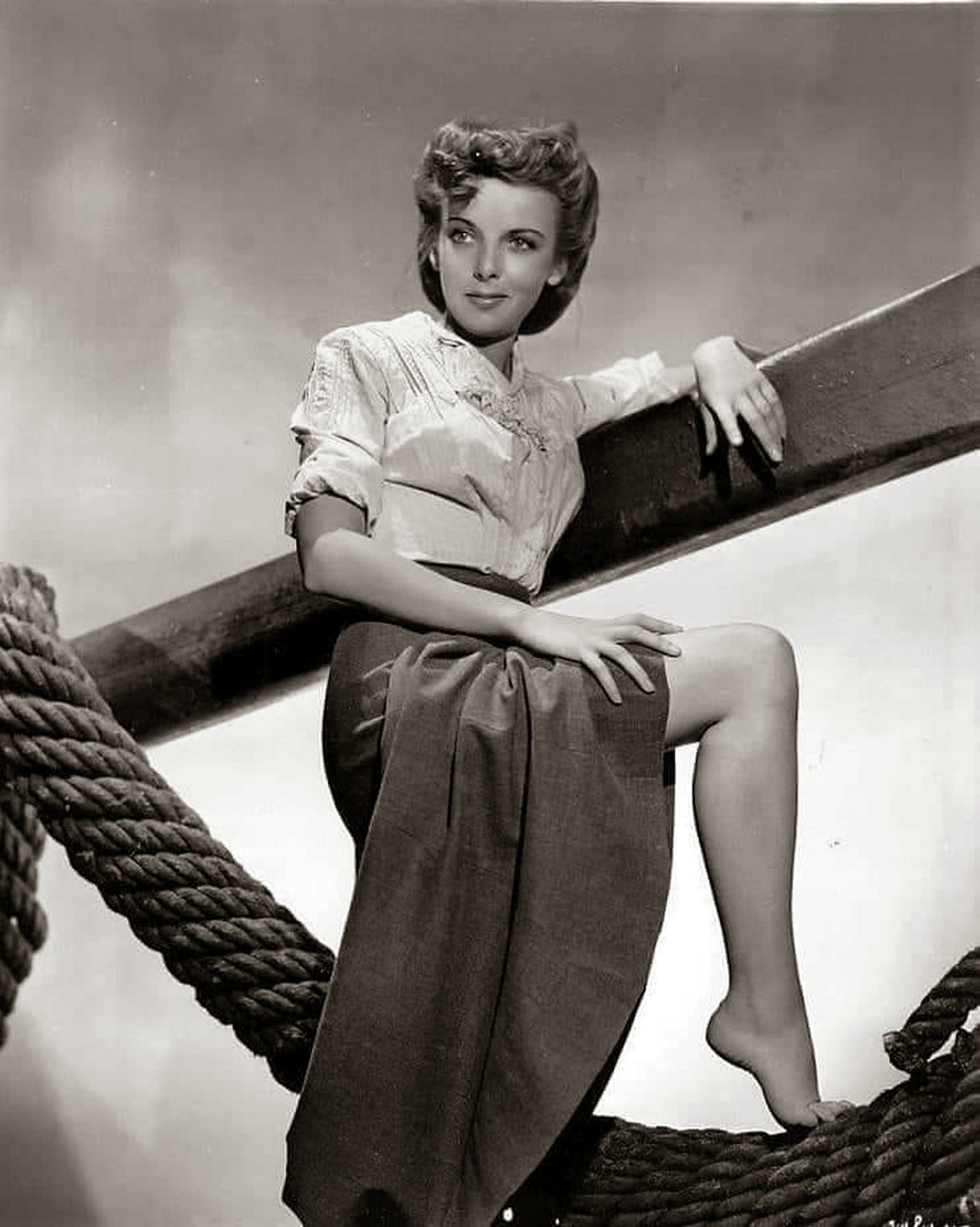 Legendary IDA LUPINO Leggy Photo   (214-N )