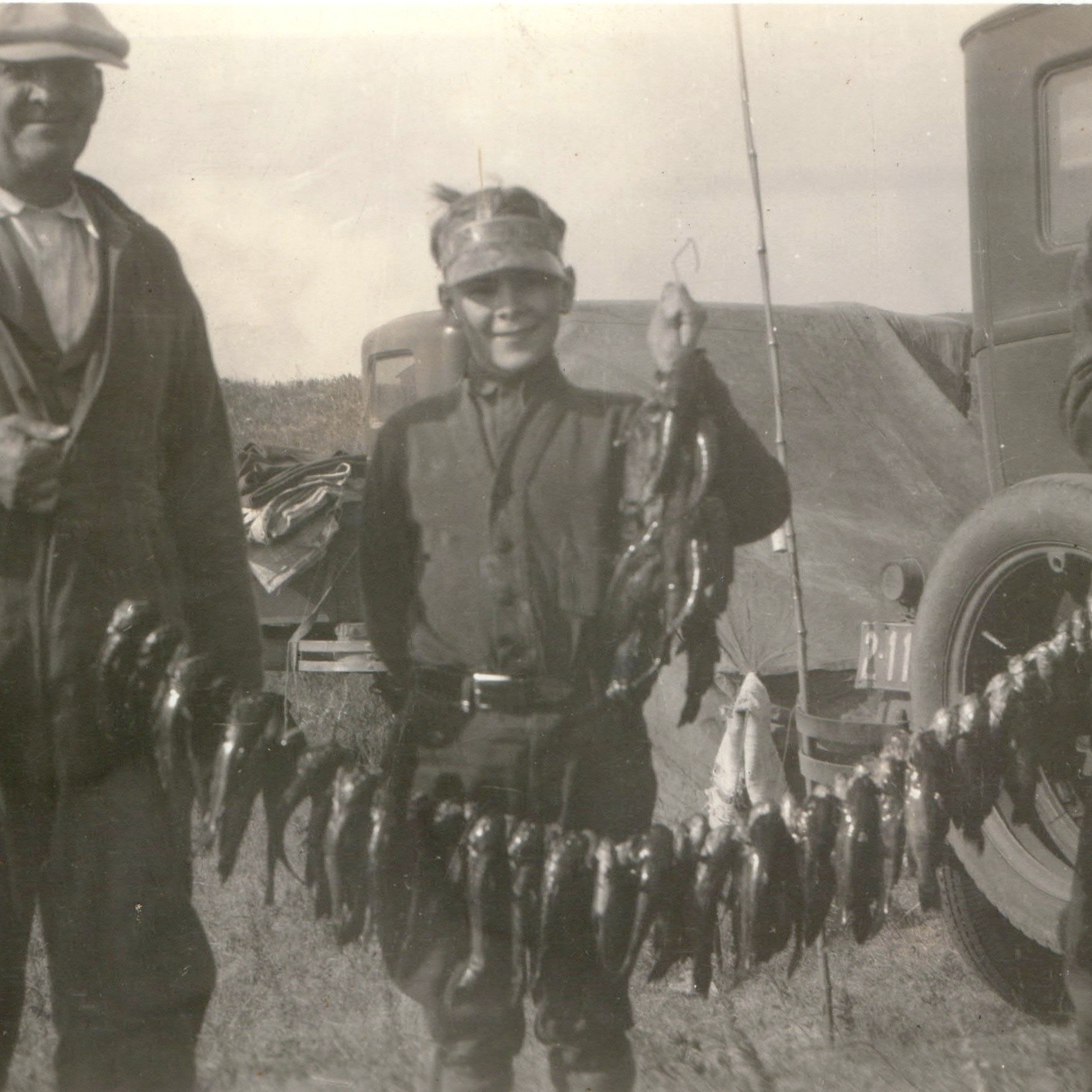 c1930s Sandhills, NE Diamond Bar Ranch Fishing Snapshot Photo Stringer Truck Men