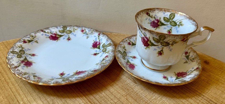 VTG 1990's  Chodziez Marie Rose pattern Teacup, Saucer, Plate Hand-painted, Gold