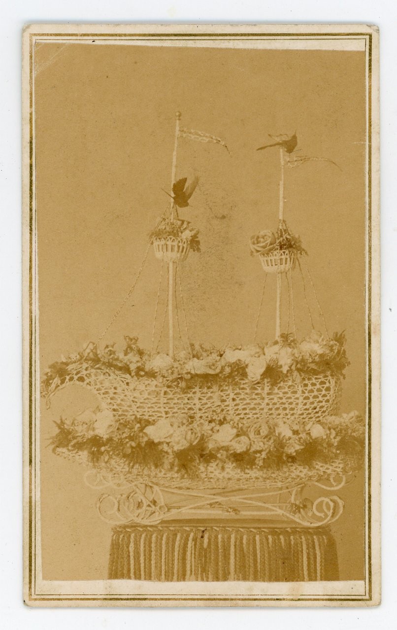 ANTIQUE 1870s CDV PHOTO FLORAL SHIP FUNERAL MEMORIAL TRIBUTE MORRISANIA NY