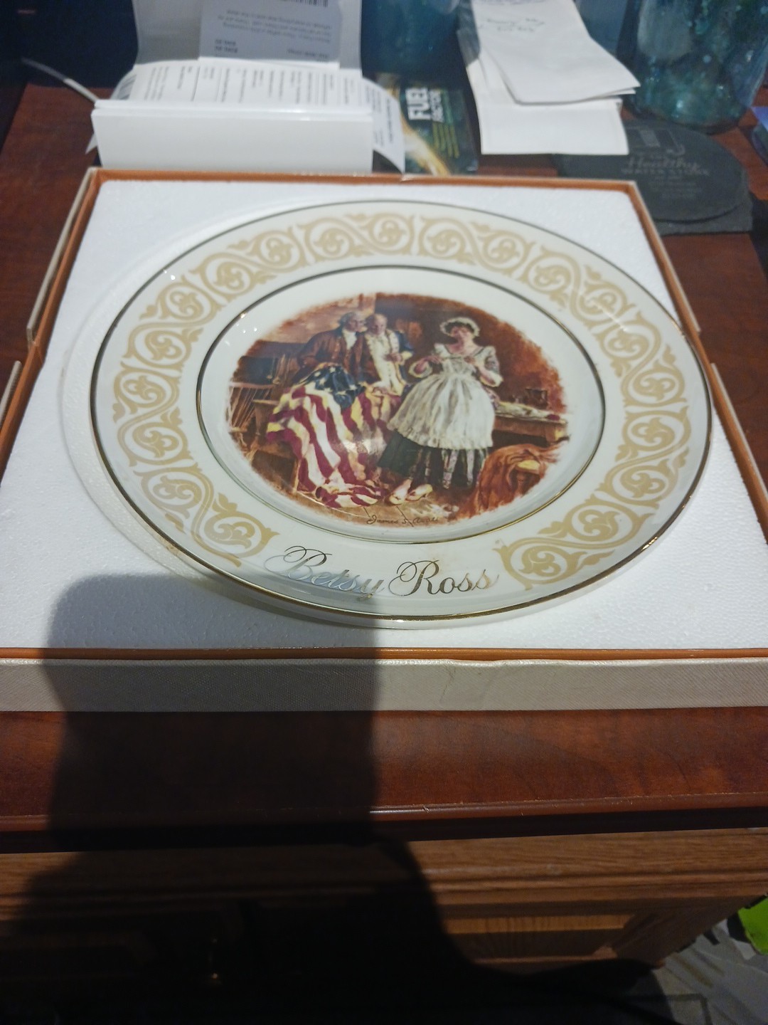 Avon Betsy Ross Plate 1973, includes Box, Cover Sleeve, & Card/ MINT CONDITON