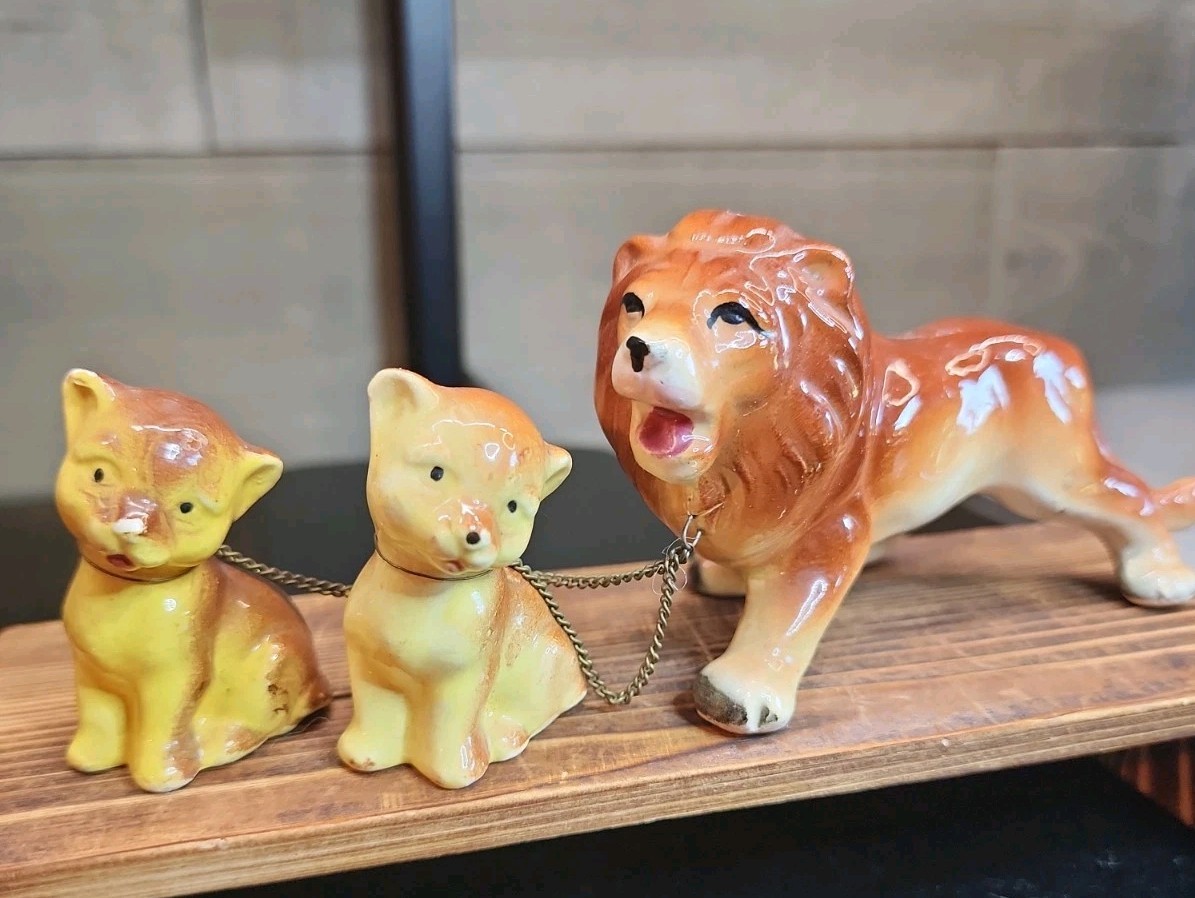 Vintage 1950's Artmark Lion & Two Chained Cubs Figurines MCM Japan 
