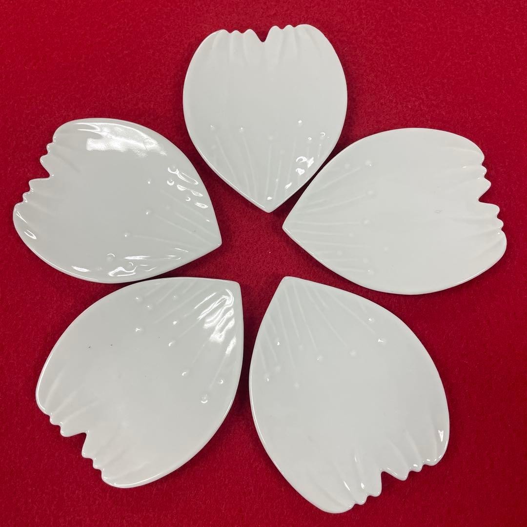 Hakusan Porcelain Cherry Blossom Petal Small Plates Set of 5 White Japan New use