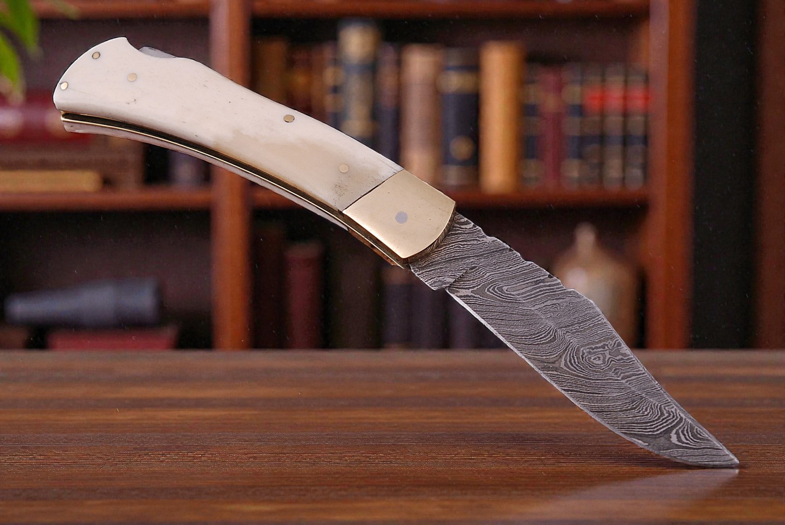 Handmade Back lock Folding Pocket Knife Hand Forged Damascus Steel Blade