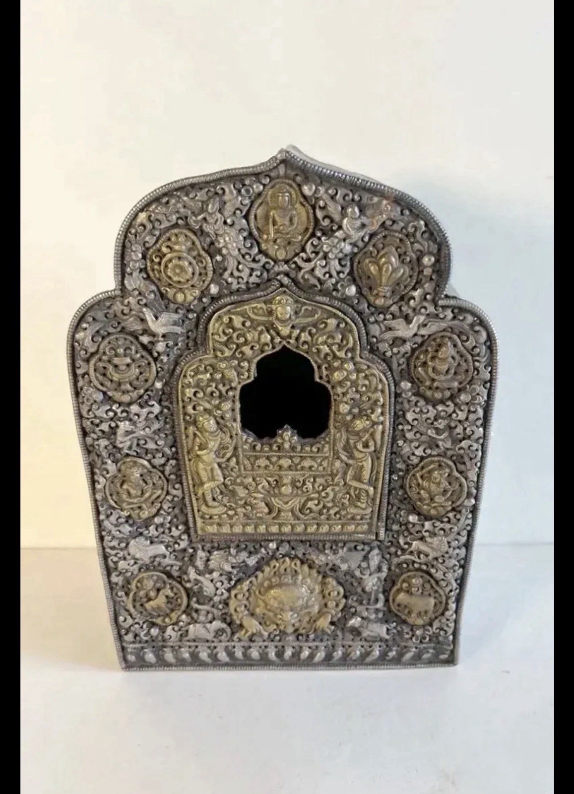 Antique Tibetan Gilt and Silvered Copper Shrine (Ghau), 西藏鎏金及白銀合金捶揲“八吉祥”大嘎烏盒