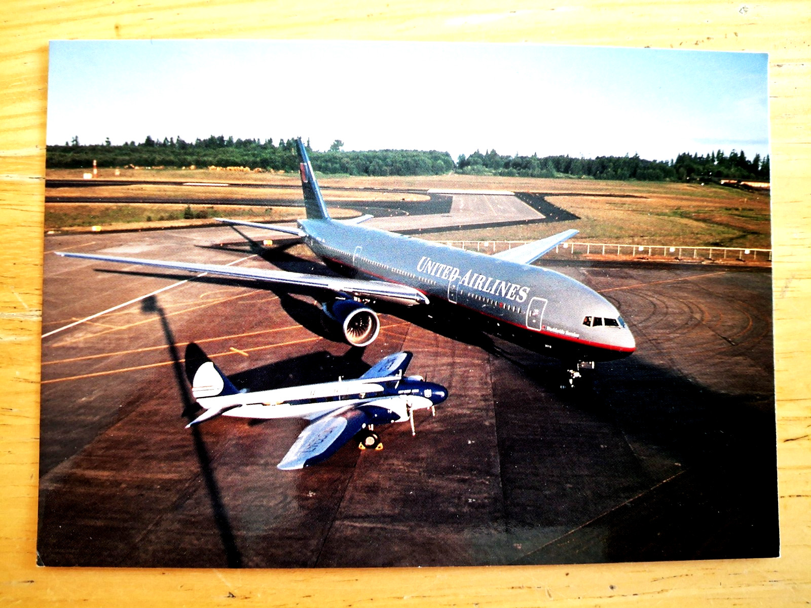 United Airlines Boeing 777 +  United Airlines Boeing 247 Postcard