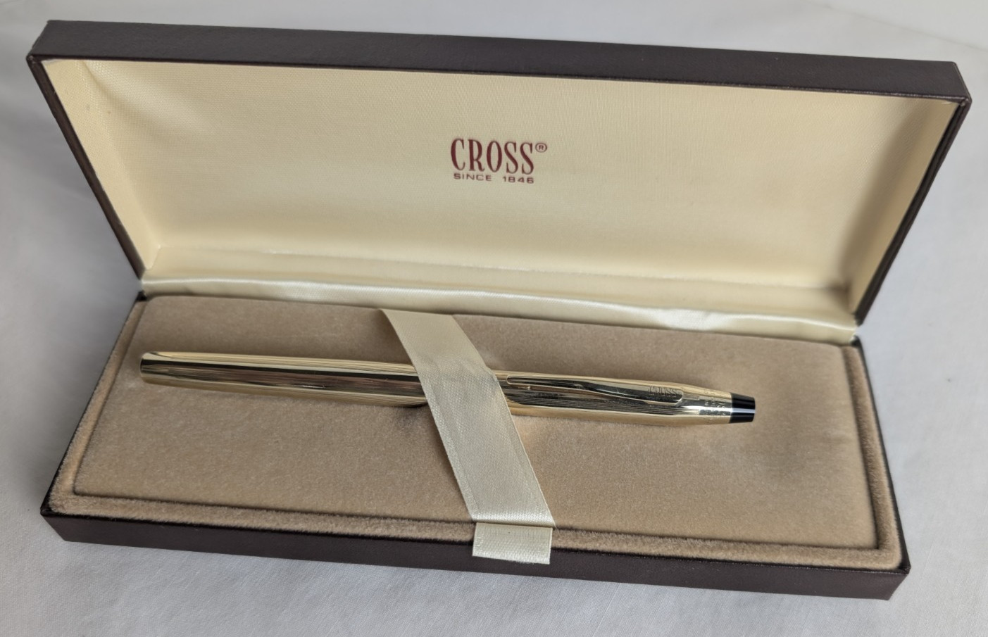 Vintage Cross 1/20th 10K Gold Filled Fountain Pen 14K Gold Fine Nib 585 Vintage Cross 1/20th 10K Gold Filled Fountain Pen 14K Gold Fine Nib 585