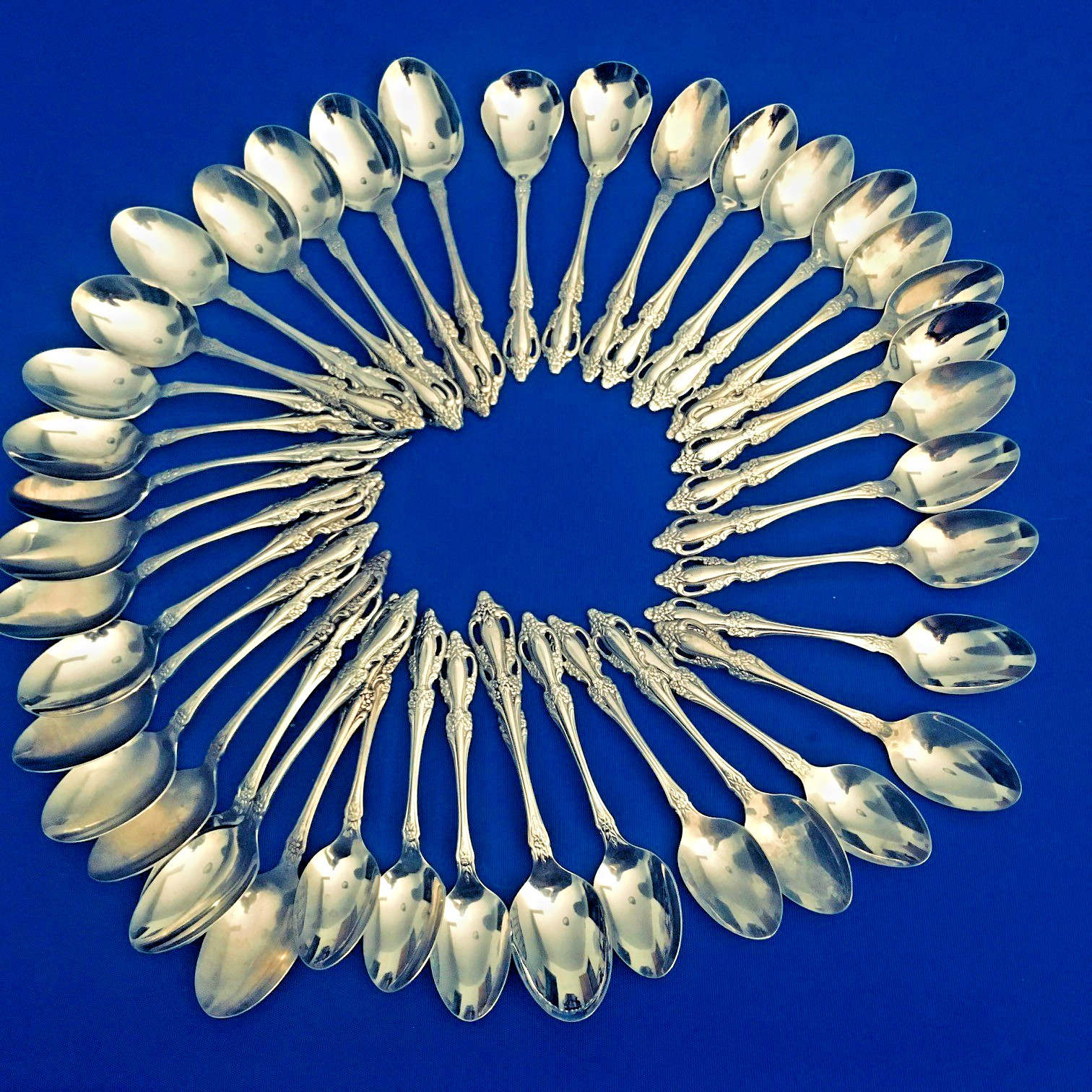 Oneida RAPHAEL Stainless Distinction 20 Teaspoons 18 Oval Spoons 2 Sugar Nice
